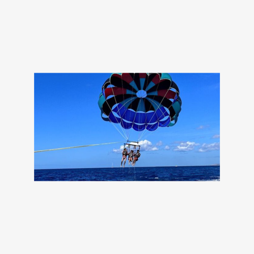 Parasailing in Waikiki Hawaii